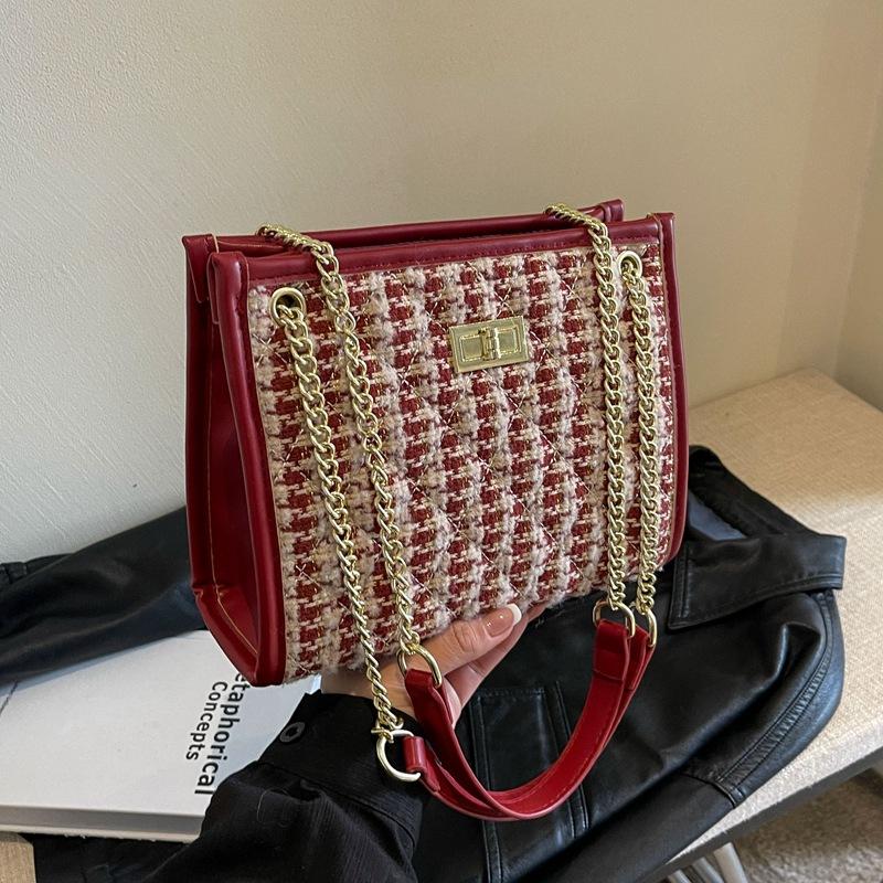 Single Shoulder Large Bag Women's New Versatile Messenger Bag Chain Large Capacity Fashion Tote Bag