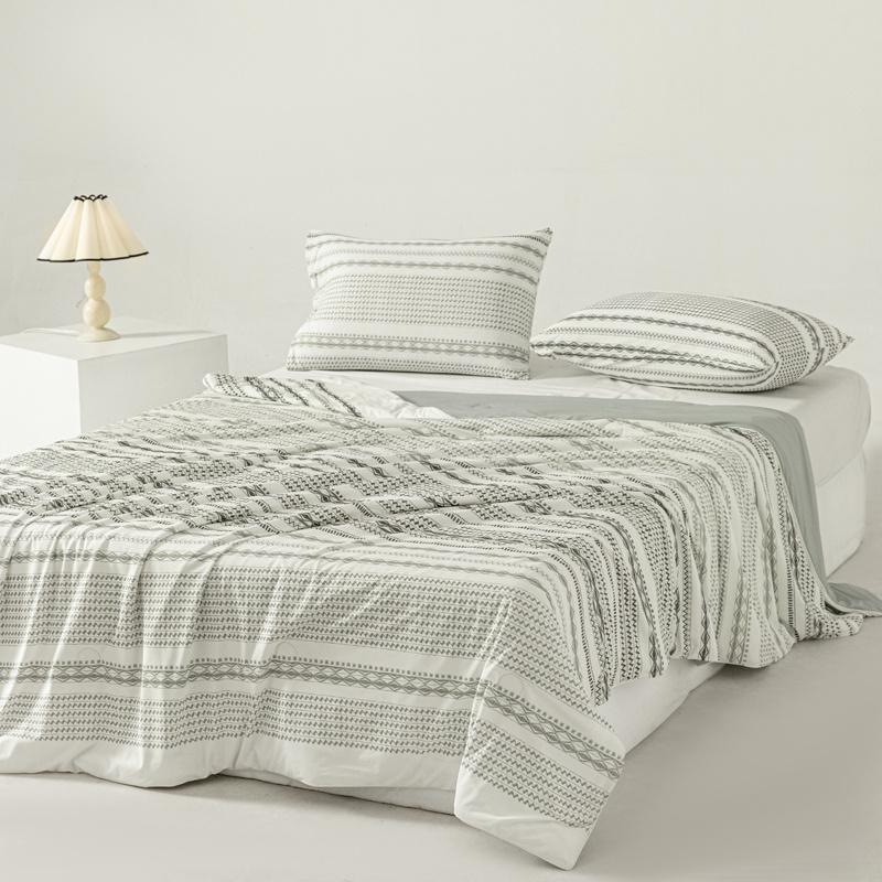 Cooling Blanket with Double Side Cold & Cooling Fabric Lightweight Breathable Cooled Summer Quilt Silky Air Condition Comforter