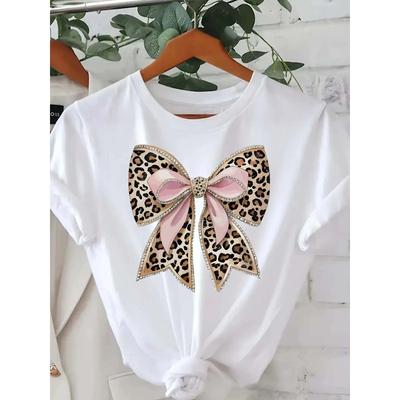 Europäische Größe Damen Leo-Print Schleife Grafik T-Shirt - Weißes Oberteil mit Rosa Akzenten, Alltagsmode T-Shirt, Trendiges Oberteil