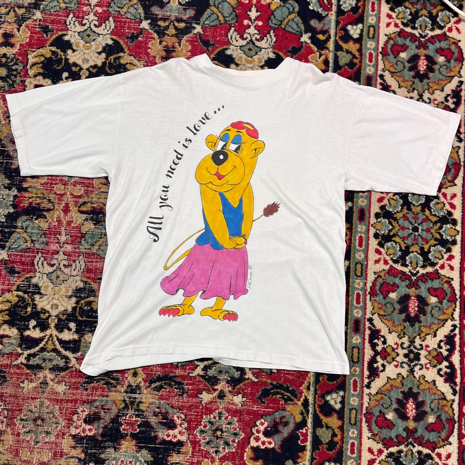 Vintage Cartoon T-Shirt All You Need Is Love 90s Size L L