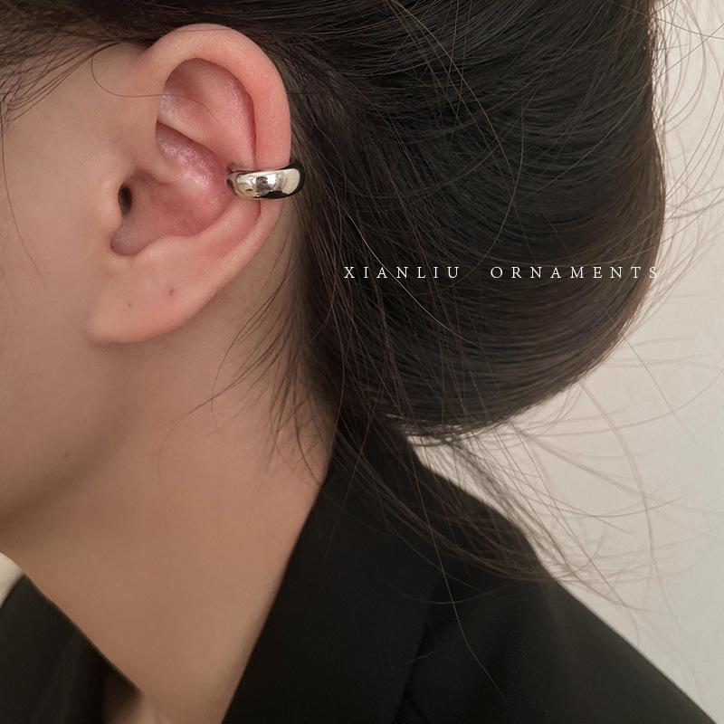 2022 Elegant Mosquito Coil Ear Clips: Luxury Niche Design, Non-Piercing Earrings for Women