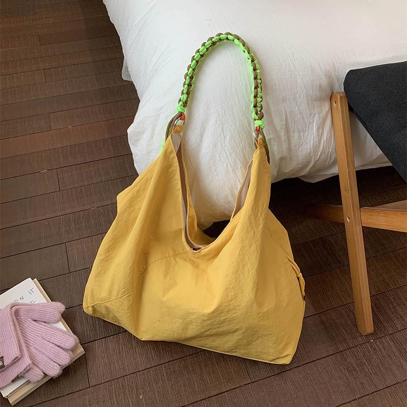Simple and Versatile Literary Underarm Bag Women's New Large-capacity Leisure Class Commuter Shoulder Bag