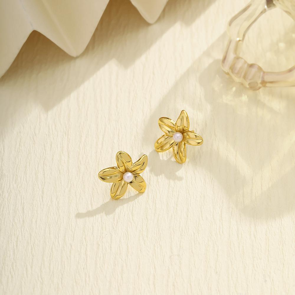 Retro Texture Pearl Earrings Exaggerated Stainless Steel Metal Wind Flower Stud Earrings Temperament Niche Design Earrings