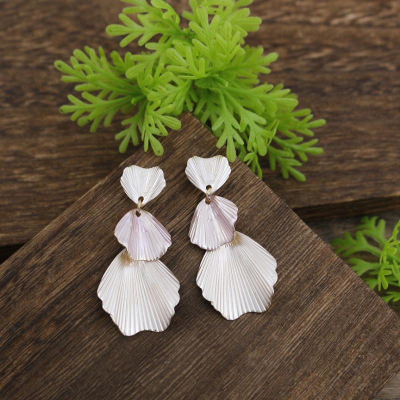 New Enamel Geometric Flower Stud Earrings Women's Fashion Simple Irregular Flower Summer Versatile Earrings