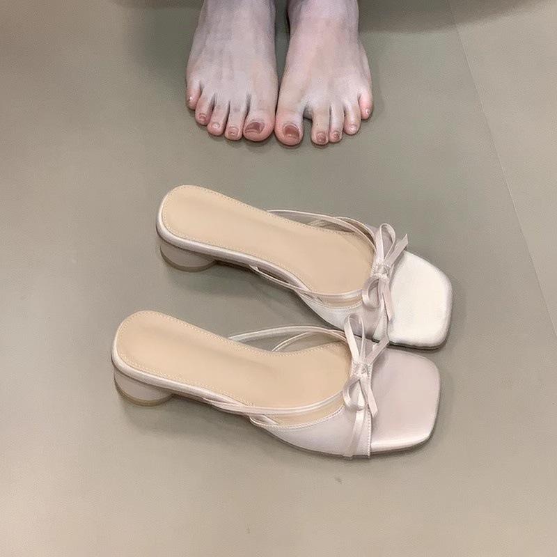 Gentle wind cool slippers 2025 new French temperament elegant thick heel one-word cool slippers women