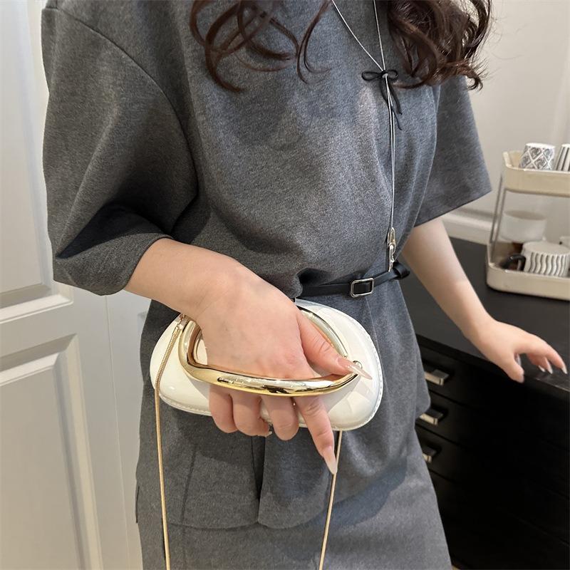 Light luxury design sense niche new trend clutch bag personalized dinner chain shoulder messenger bag women