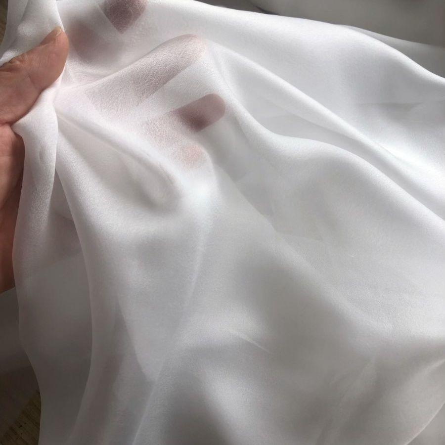 This high-end and soft organza fabric is light and flowing suitable for wedding dresses evening gowns designer clothing fabrics