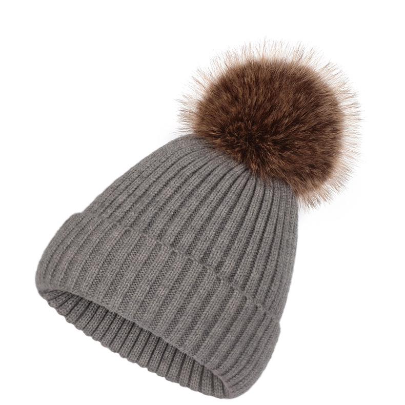 Gorro de Punto de Hilo Retorcido de Terciopelo Europeo y Americano con Pompón de Piel Sintética de Mapache - Estilo Versátil para Padres e Hijos