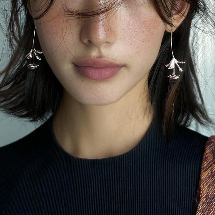 Versatile High-End Style Flower Pendant Earrings: Simple & Unique Ear Studs