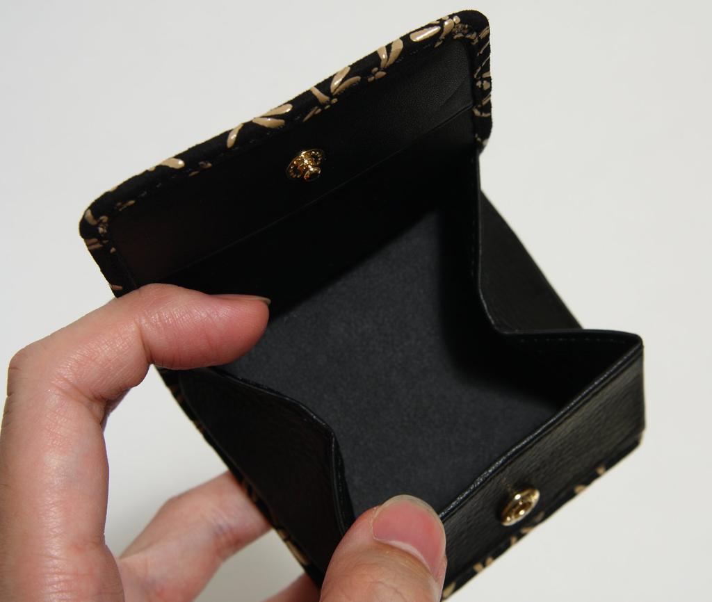 Deerskin Inden Box Type Coin Purse Wallet Unisex Dragonfly Pattern White [Hasegawa]