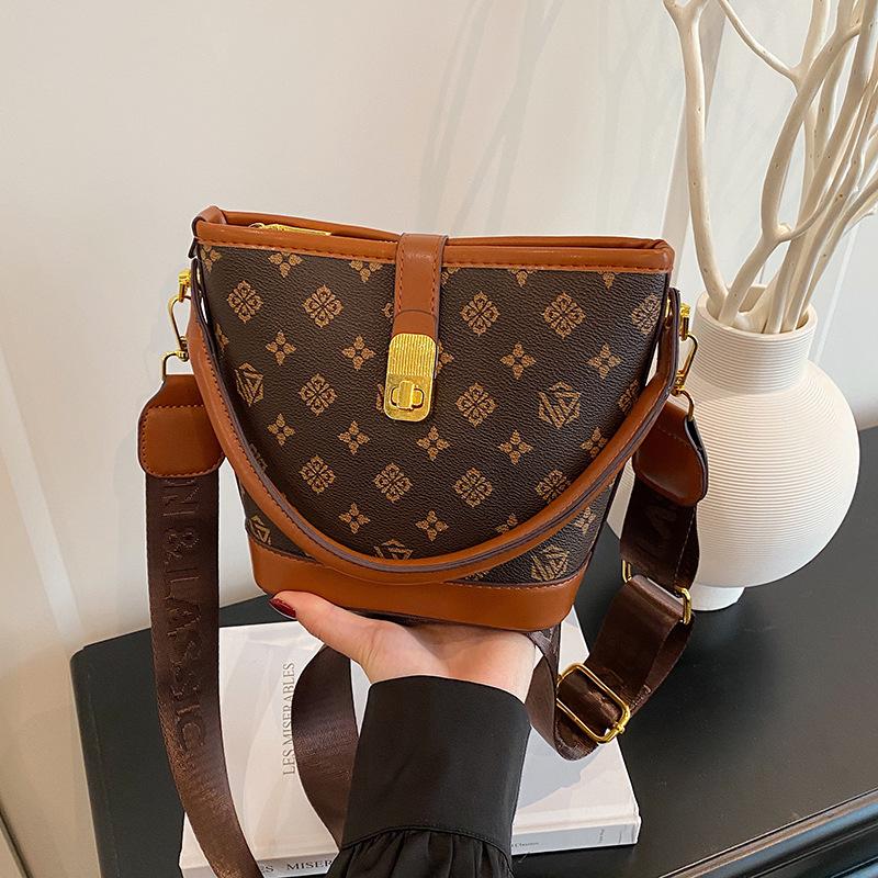 Light Luxury Bucket Bag, High-end Exquisite Women's Bag, Messenger Bag, Versatile and Fashionable Portable Shoulder Bag.