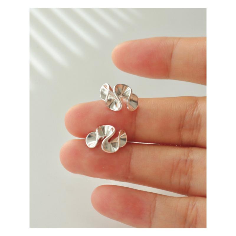 Cercei Stud Margine Volan Rafinat Simplu Temperament Nișă Cercei High-end Bijuterii Versatile Cercei Vânt Rece