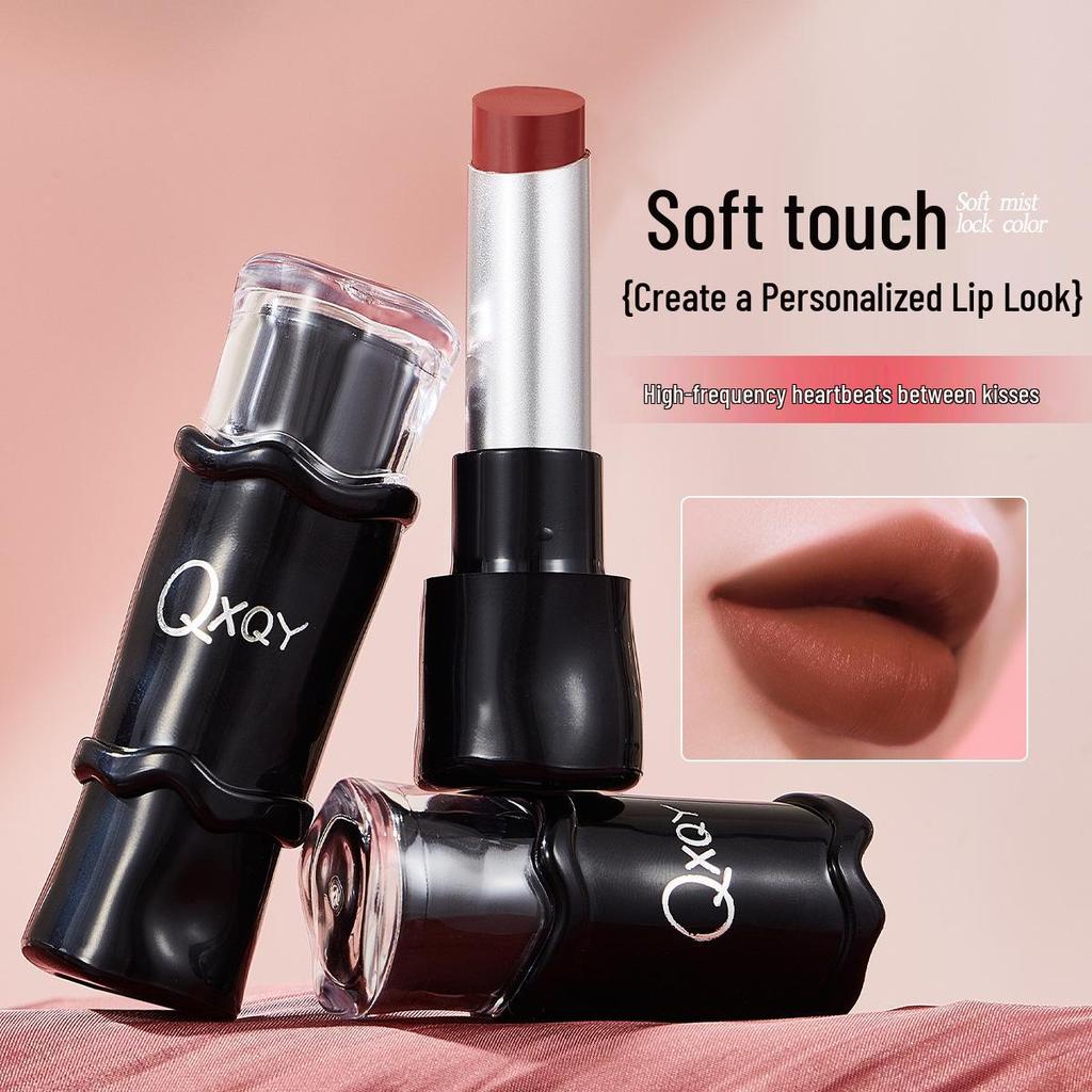 QXQY Geschmeidiger Matter Langhaftender Lippenstift: Leicht, Natürliche Aufhellung, Weichzeichner-Effekt, Nicht klebrig, Lichtecht.