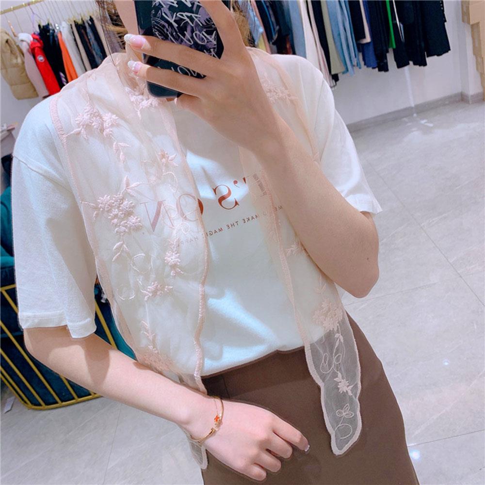 Vintage Lace Scarf Triangle Neck Scarf Embroidered Lace Hair Wrap Crochet Mesh Hair Bandanas for Women Girls Sweet Kerchief