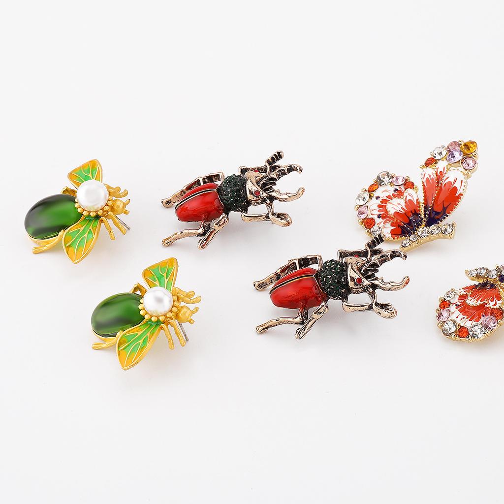 Vintage Fashion High Grade Insect Earrings Bee Butterfly Oil Drip Stud Earrings Women Middle Ages Style Fashion Ear Jewelry