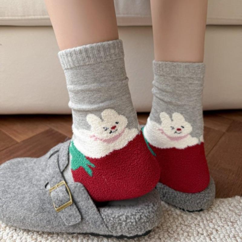 Diese Herbst- und Winterkollektion bietet Plüschtier-Cartoon-Socken aus reiner Baumwolle in mittlerer Wadenlänge für Damen mit einem niedlichen Schulstil.