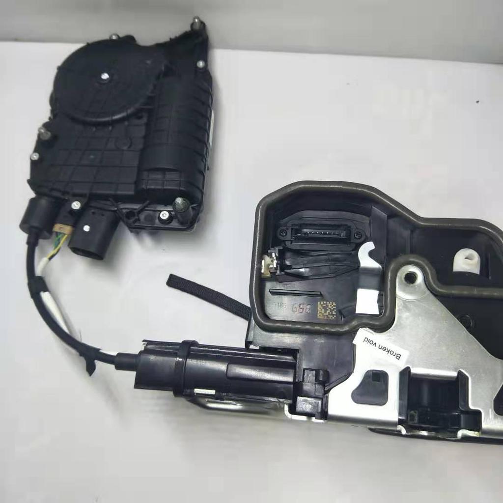 BMW 7 Series F01-F04 Rear Right Door Lock Assembly, Central Locking Mechanism (51227185688)
