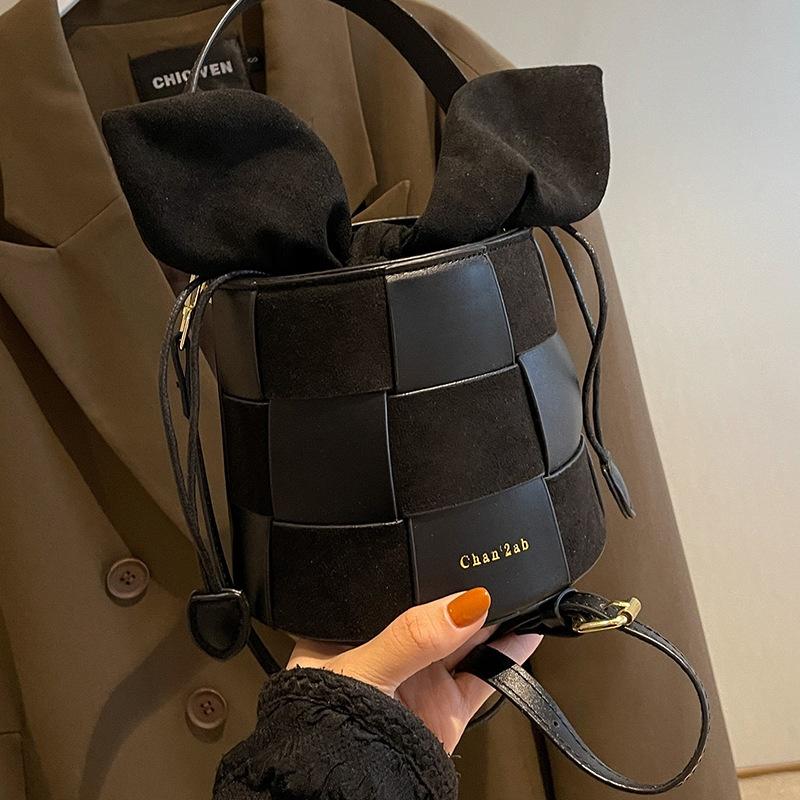 IELGY women's fashion messenger bag, matte woven portable bucket bag