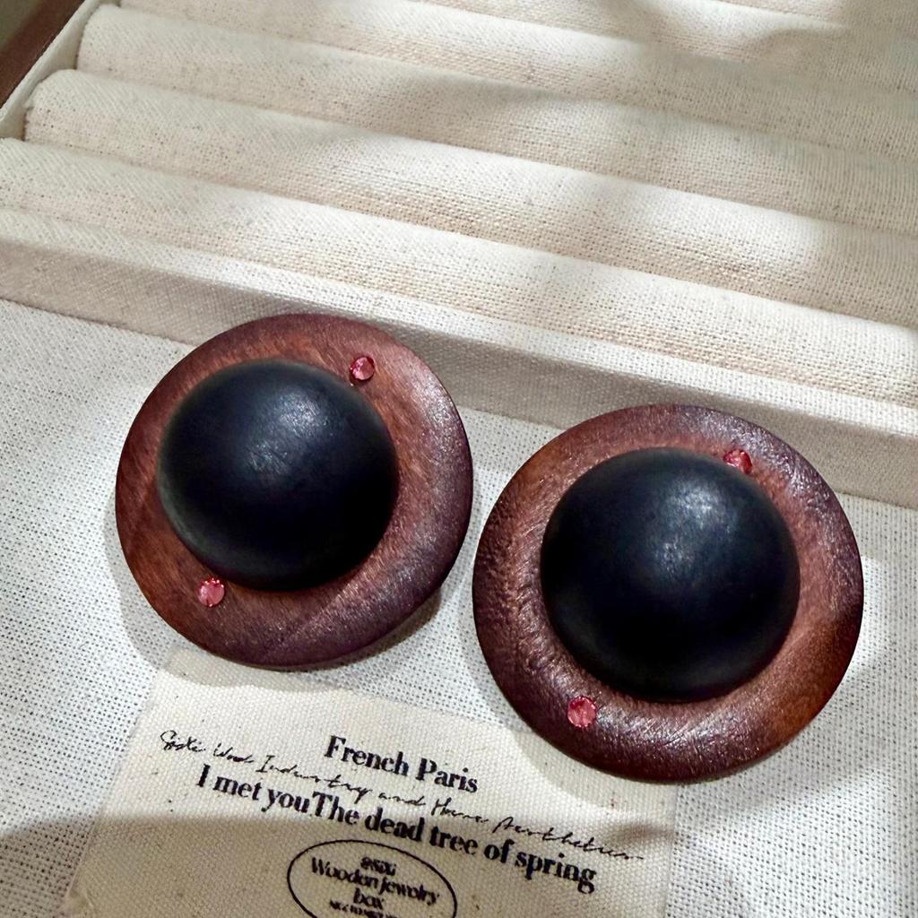Retro Black Wooden Semi-Circular Stud Earrings with 3D Ball Design - European & American High-End Style.