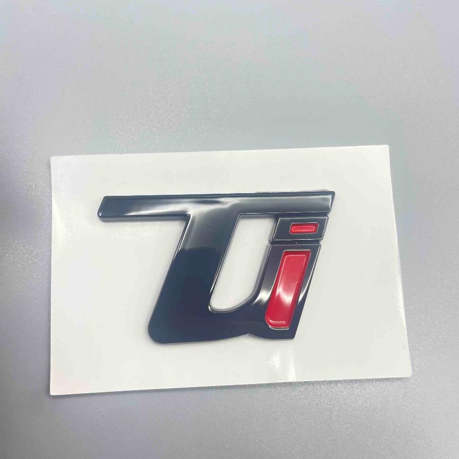 1 pièce Q4 Q2 GIULIA GIULIETTA STELVIO VELOCE Ti Badge Emblème Autocollants de Voiture pour Coffre Arrière Rénovation Étiquette de Coffre Logo Accessoires