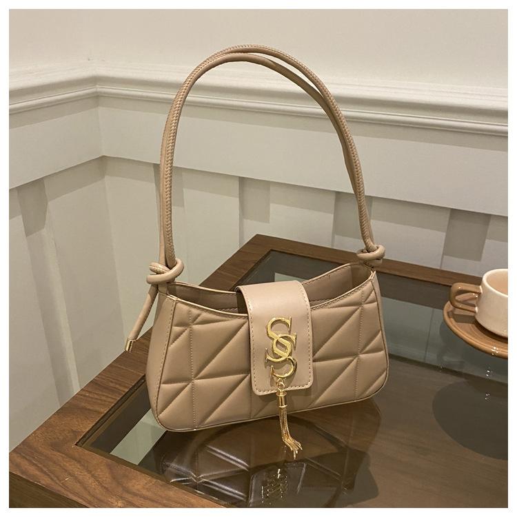 Premium women's shoulder bag autumn and winter new fashion underarm bag popular versatile baguette bag