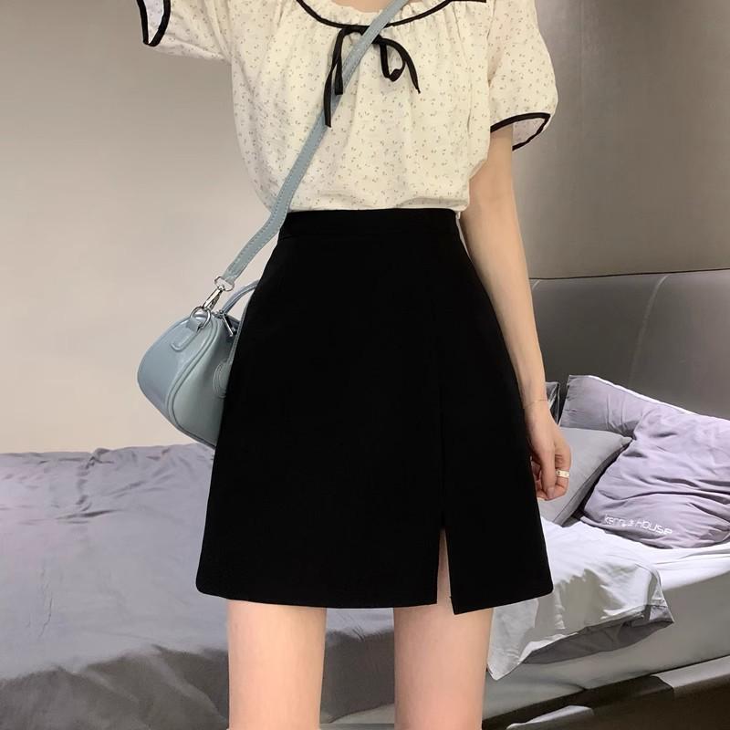 

Женская черная миди-юбка А-силуэта с высокой талией и разрезом - Стройнящая и универсальная для весны и лета XL