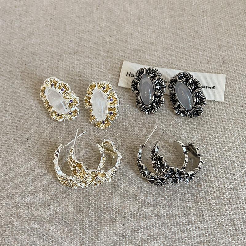 Retro And Old Medieval Style Metal Flower Stud Earrings Women'S Light Luxury High-End Sense Personality Niche Versatile Earrings