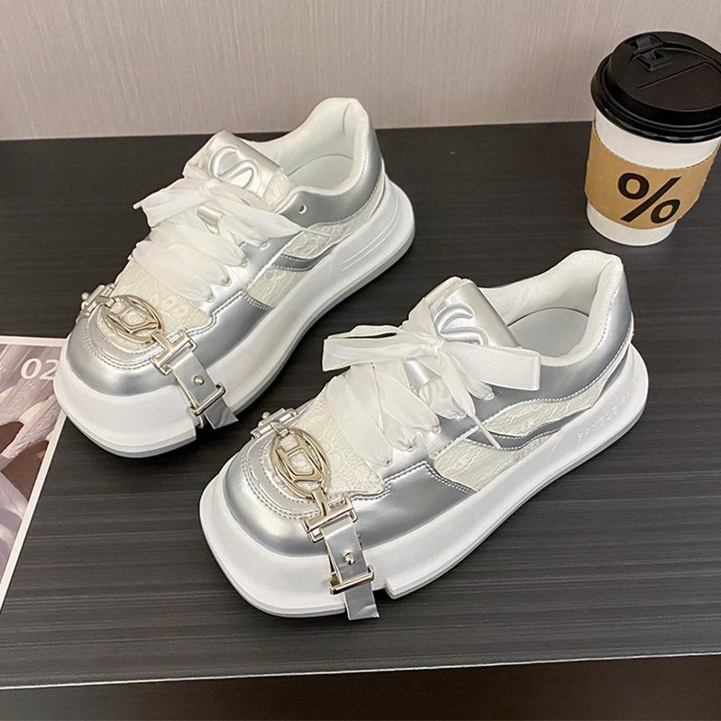 

The same light luxury square head white shoes women s 2025 spring lace breathable mesh Internet celebrity versatile platform casual board shoes 35 серебряный