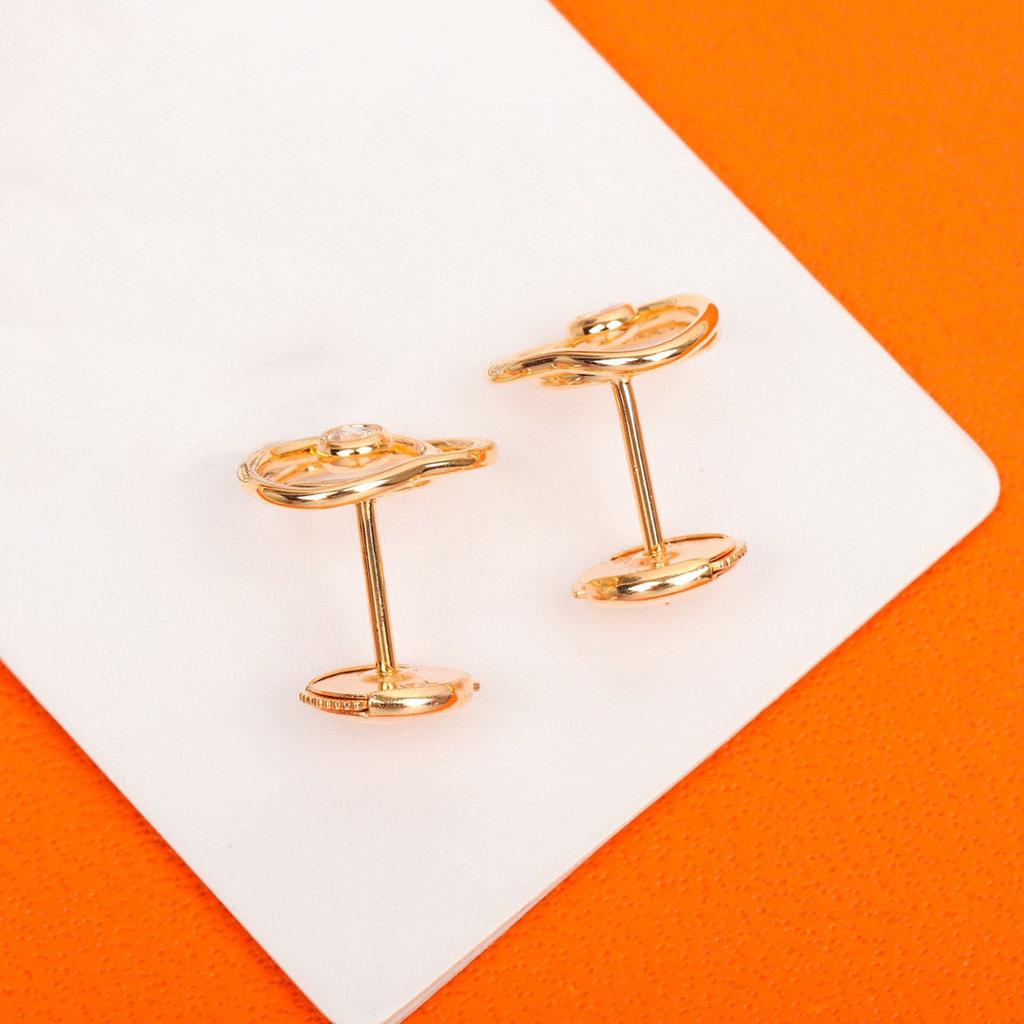 2024 New hot Brand vintage Earrings for Women Fine Quality Heart Eardrop Luxury Jewelry Fashion Designer Women's Ear Stud