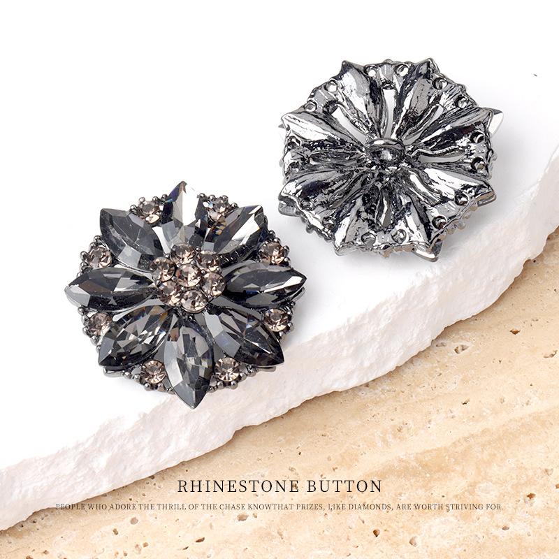 

5pcs High-Grade Black Crystal Buttons Exquisite Pattern Diamond Buttons Sweater Fur Coat Metal Rhinestone Button Accessories 31Mm gun black