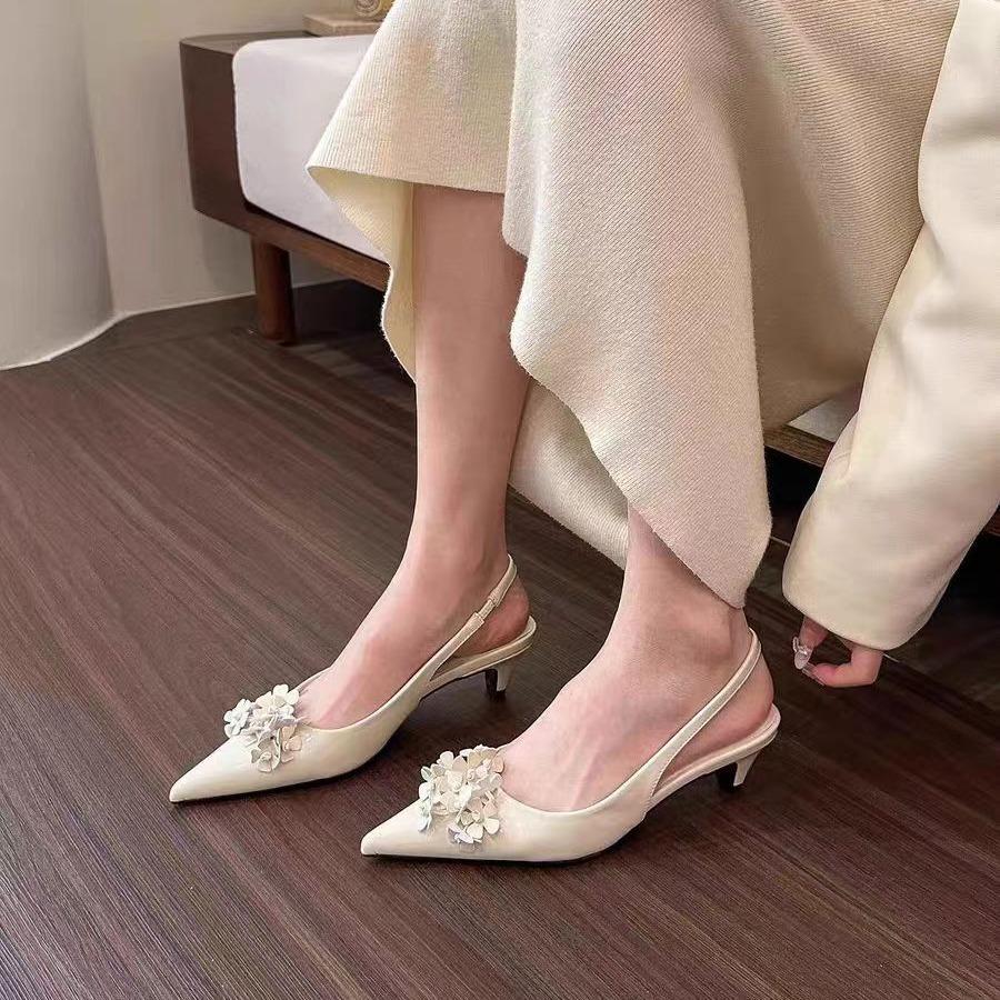 2025 spring and autumn new fashionable versatile green pointed flower shallow mouth sandals women's rear air heel single shoes