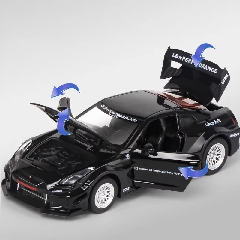 Modellino Auto Sportiva in Lega 1/32 Nissan Skyline GTR CSR2 Diecast con Suono e Luci Alta Simulazione Qualità Giocattolo per Bambini Regalo