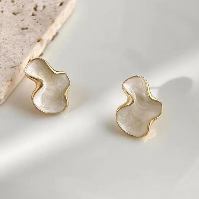 Vintage French Geometric Cloud Studs Ladies White Enamel Niche Design Minimal Grace Ear Jewelry Elegant Daily Party Delicate