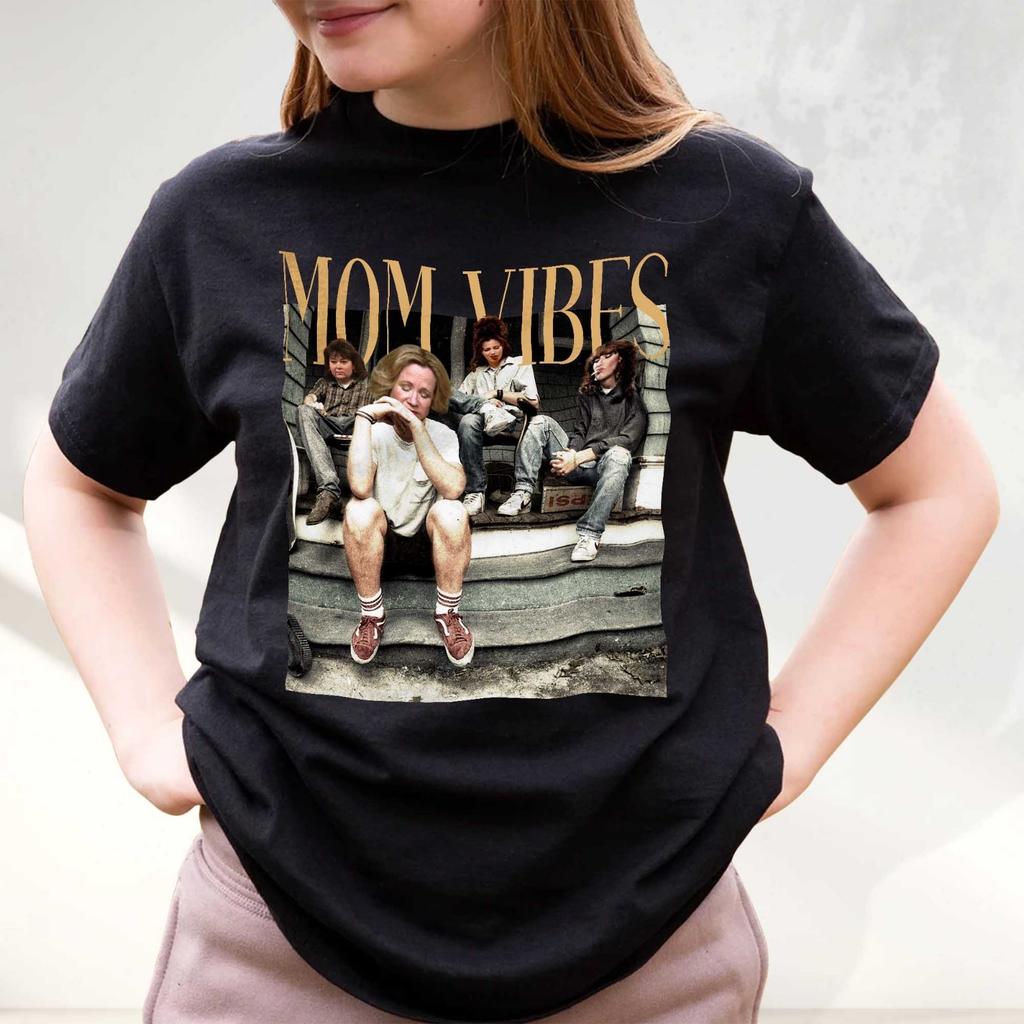 Funny 90s Mom Vibes Graphic T-Shirt, Retro Mom Life Lifestyle Unisex Tee