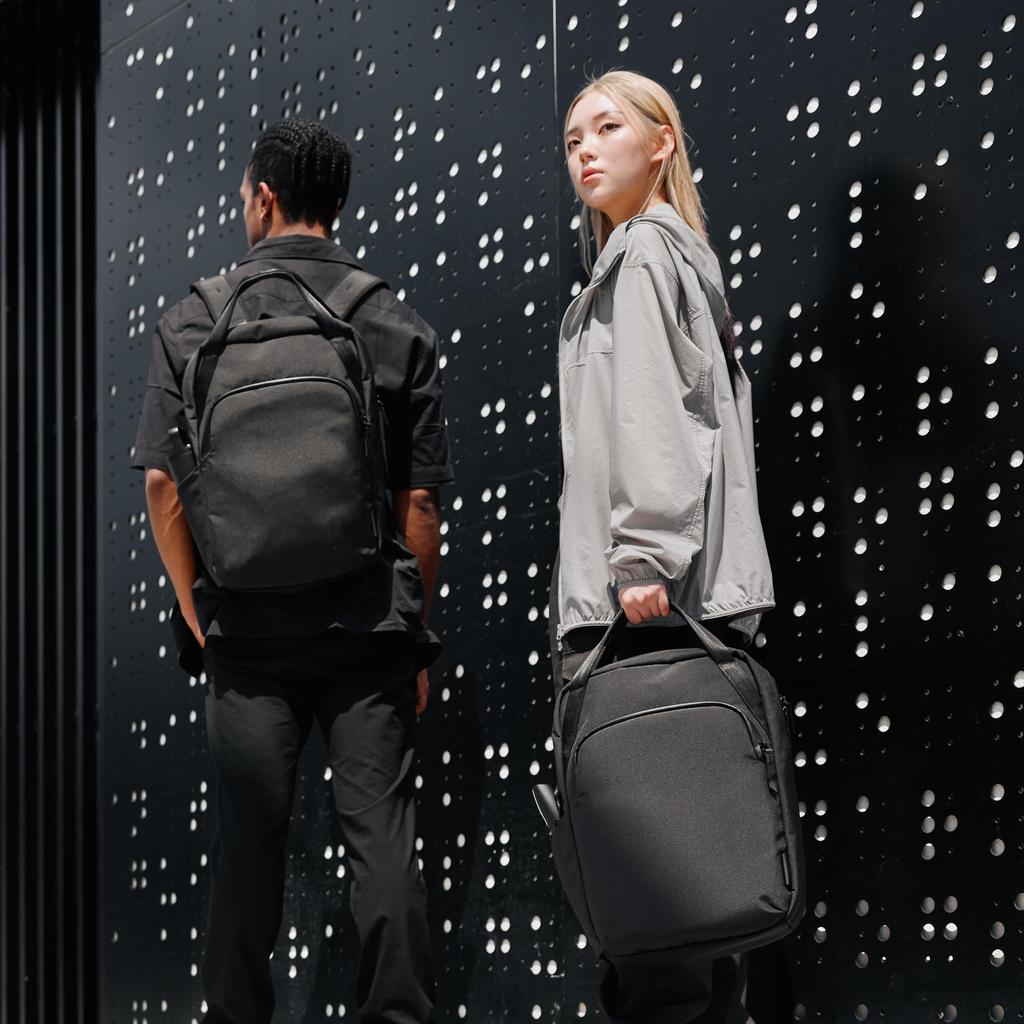 ALPAKA BRAVO TOTEPACK Perfect for and One Size Fits All Backpack/Tote Bag, Commuting, Travel, Business, 2-Way (Black),