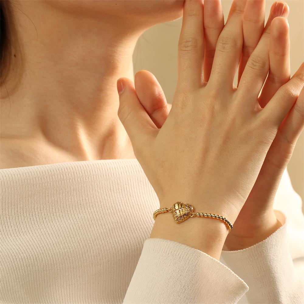 Měděný zirkonový náramek Hvězdná obloha Slunce se srdíčkem a kulatými korálky