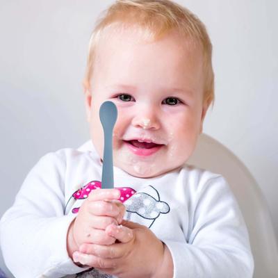 Esslöffel, langstieliger Silikon-Fütterungslöffel, hitzebeständiger Trainingslöffel für Säuglinge mit weicher Spitze für Kinder