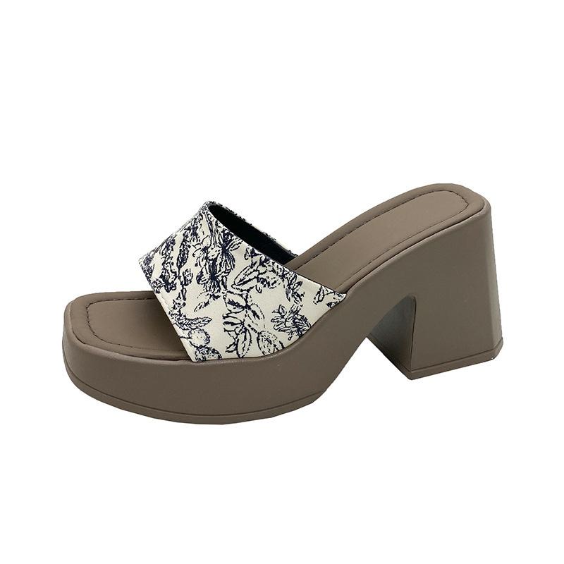 

Европейские туфли на высоком каблуке для женщин 2025 года, новые модные прозрачные босоножки с одним словом, водонепроницаемые, на толстой подошве, с квадратной головкой, тапочки на высоком каблуке 42 темные хаки