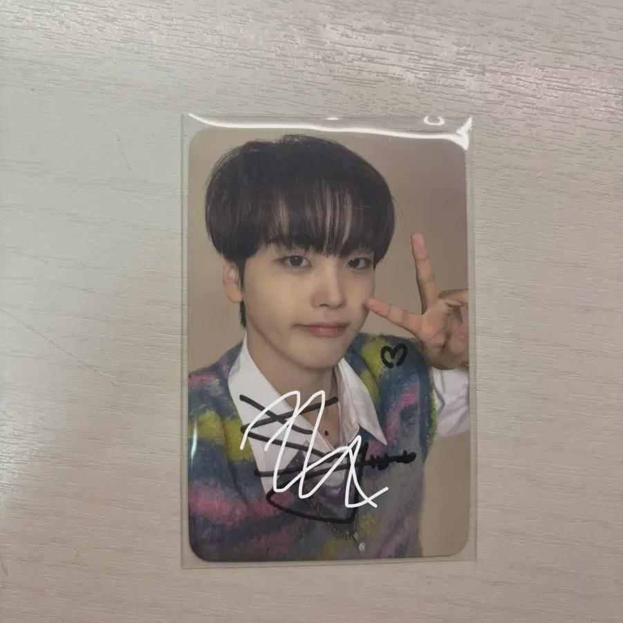 

Автограф Cravity Сон Хёнчжуна