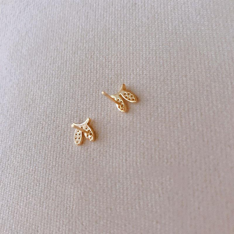 Mini Cute Little Rabbit Earrings for Women with Exquisite Small Temperament New Year Style