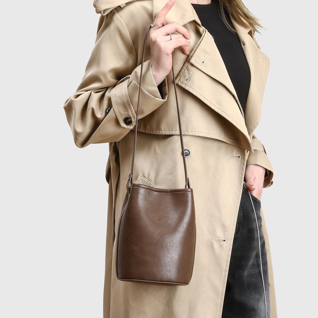 Niche Design Lazy Wind Bag Soft Leather Stray Bucket Bag Women'S Commuter Shoulder Messenger Bag