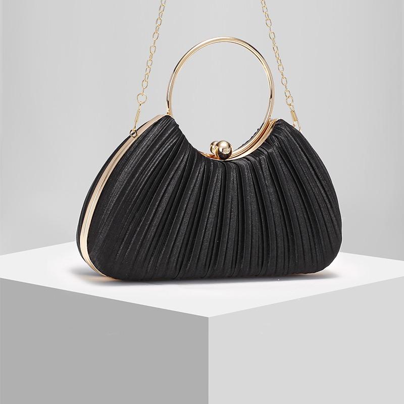 Ny satinväska med plisseringar, ringhandväska, aftonklänningsväska, ny ny väska, dansfestväska.