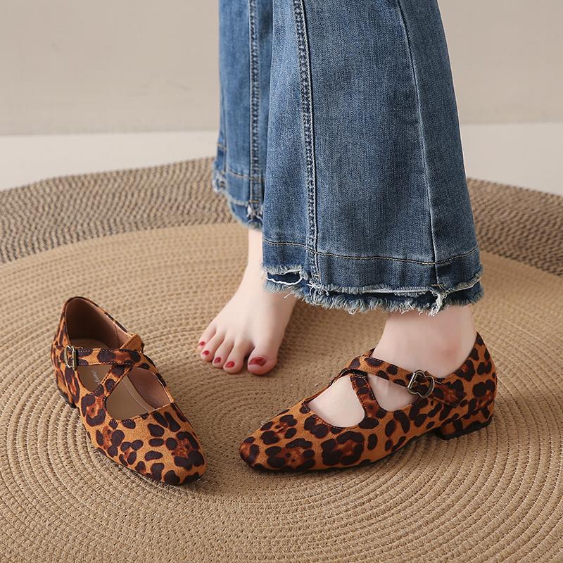 

Модные туфли Мэри Джейн на низком каблуке 2024 с леопардовым принтом, женские туфли из флока, неглубокие балетки с перекрестной пряжкой, неглубокие туфли на мягкой подошве 35 коричневый