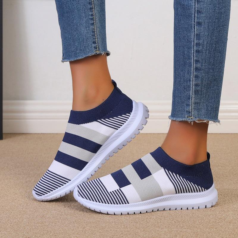 New Fly-woven Color-matching Sneakers Women's Cloth Shoes Soft-soled Foot-covering Breathable Lazy Walking Shoes
