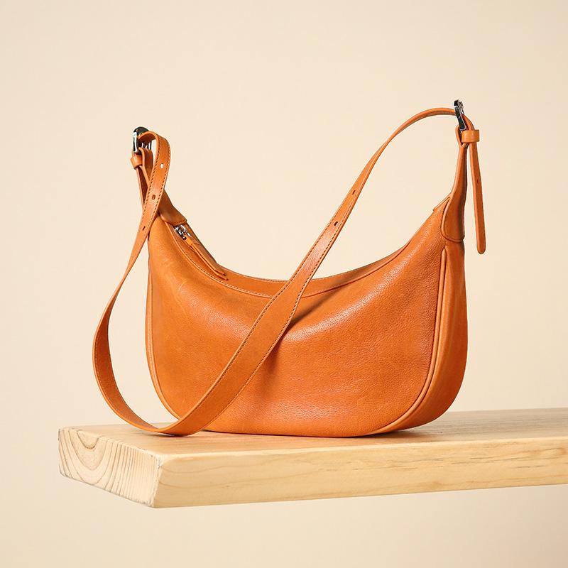 Looking for A High-end, Single-shoulder, Underarm Bag for Commuting and A Crescent-shaped Dumpling Bag for Women