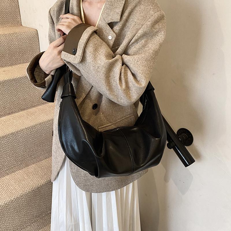 Ielgy Korean Style Large-Capacity Retro Soft Leather Pleated Dumpling Bag Lazy Style Casual All-Match One-Shoulder Under чёрный
