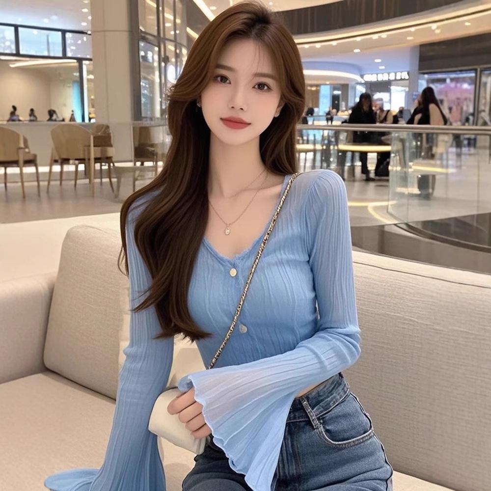 

Chic Blue V-Neck Pleated Flare Sleeve Slim Fit Top for Women M