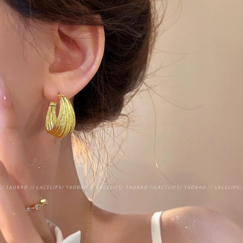 

Simple and atmospheric C-type silver line stud earrings, femininity cold wind earrings, unique ears