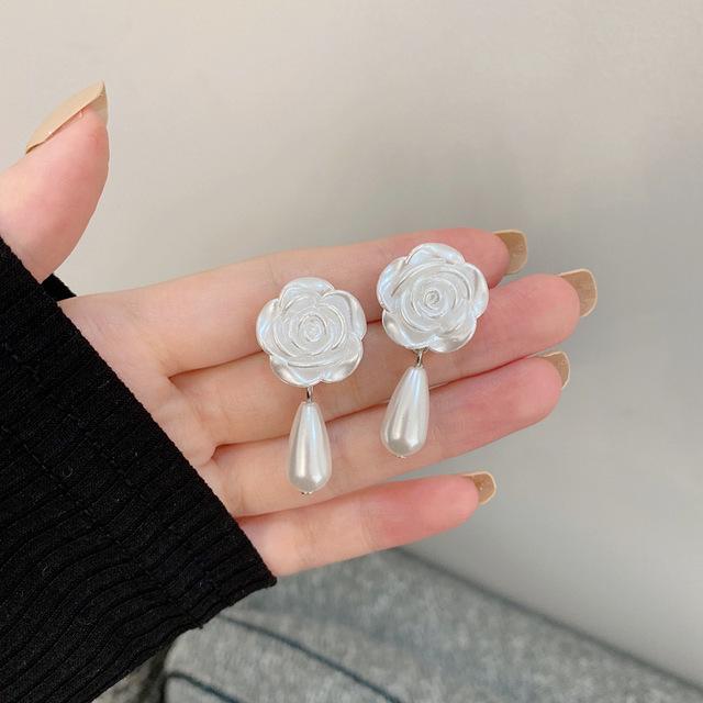 Koreanische Schlichte Muschel Kamelienrose Blume Ohrclips Ohrringe Kein Piercing Retro Kleine Gänseblümchenblume Clip-On Ohrringe Kein Gepierctes Ohr