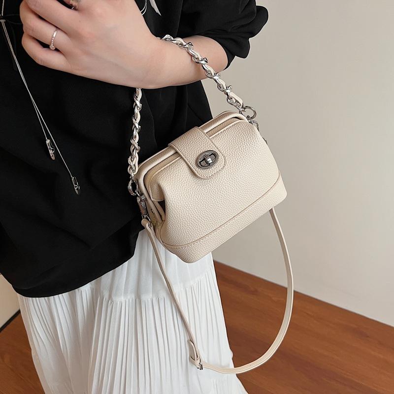 Jednoduchá niche dizajnová reťazová kabelka dámska letná 2025 nová všestranná crossbody vrece